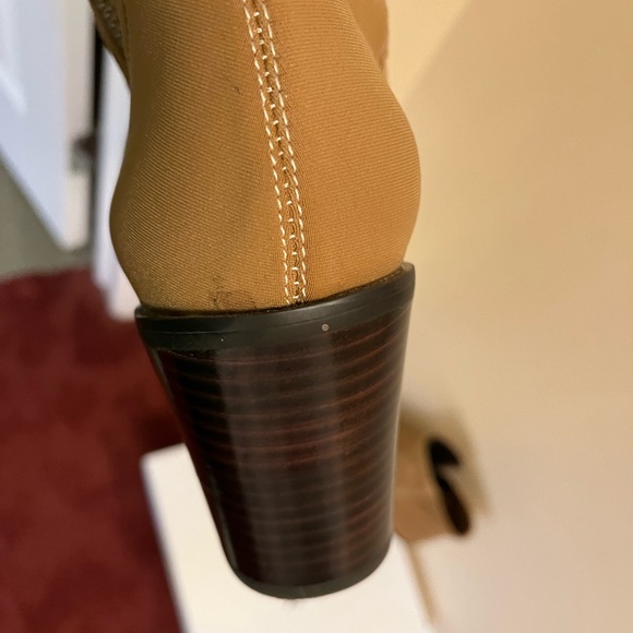 Stunning Donald Pliner short caramel boots, size 10 M. - Picture 6 of 7